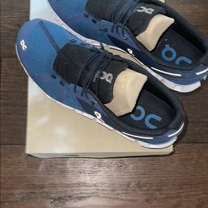 On cloud men’s athletic shoes